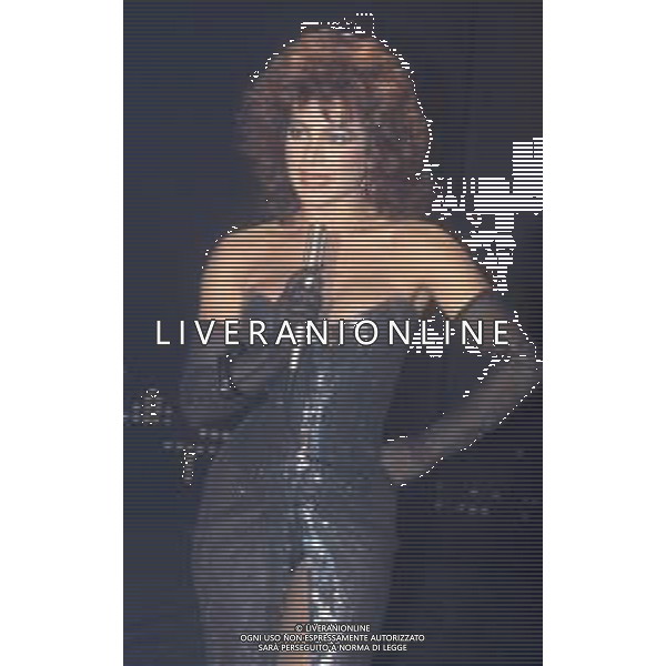 DIAP-RETROSPETTIVA CARMEN RUSSO ATTRICE E SHOWGIRL E BALLERINA NELLA FOTO CARMEN RUSSO A ROMA NELL\'ANNO 1983 FOTO EDGARDO DELLA SCORCIOSA-AG ALDO LIVERANI SAS