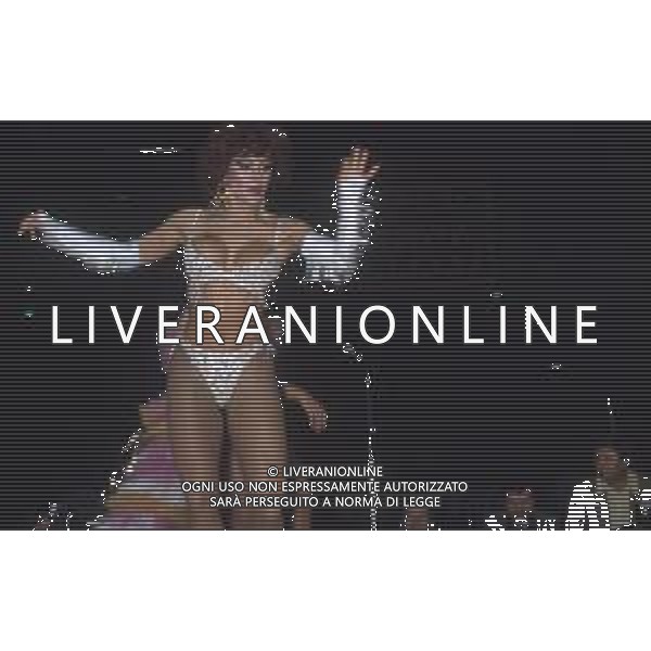 DIAP-RETROSPETTIVA CARMEN RUSSO ATTRICE E SHOWGIRL E BALLERINA NELLA FOTO CARMEN RUSSO A ROMA NELL\'ANNO 1983 FOTO EDGARDO DELLA SCORCIOSA-AG ALDO LIVERANI SAS
