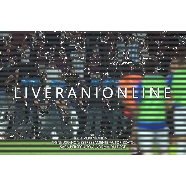 TVPM SALERNITANA SAMPDORIA NELLA FOTO: FORZE DELL\'ORDINE IN CAMPO FOTO MOSCA \ AGENZIA LIVERANI - AGENZIA ALDO LIVERANI SAS - Salernitana vs Sampdoria - Playout Campionato Calcio Serie BKT 22.06.2025