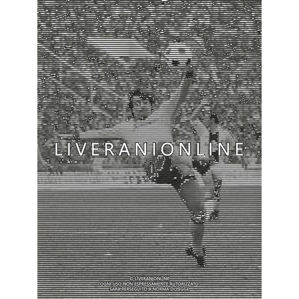 DIAP-RETROSPETTIVA DOMENICO PENZO CALCIATORE NELLA FOTO DOMENICO PENZO CON LA MAGLIA DELLA JUVENTUS CALCIO AG ALDO LIVERANI SAS