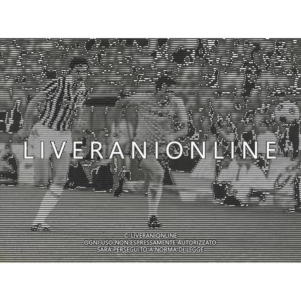 ST-RETROSPETTIVA DOMENICO PENZO CALCIATORE NELLA FOTO DOMENICO PENZO CON LA MAGLIA DEL VERONA CALCIO AG ALDO LIVERANI SAS
