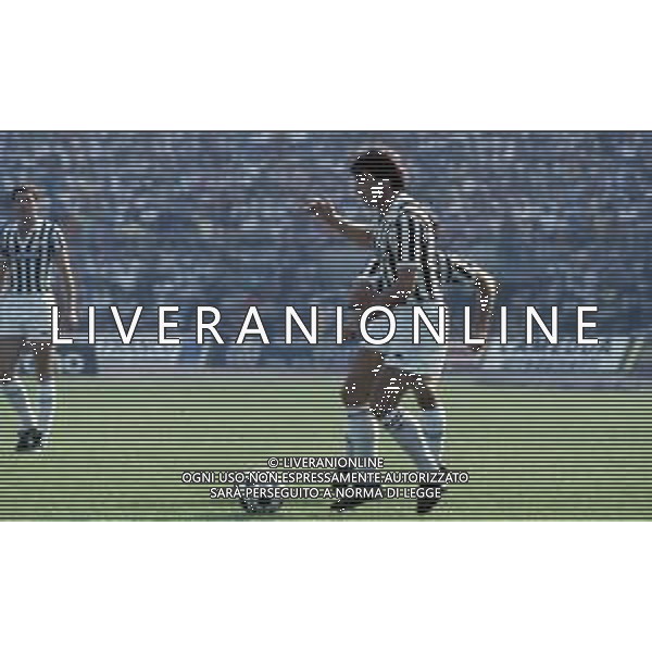 DIAP-RETROSPETTIVA DOMENICO PENZO CALCIATORE NELLA FOTO DOMENICO PENZO CON LA MAGLIA DELLA JUVENTUS CALCIO AG ALDO LIVERANI SAS
