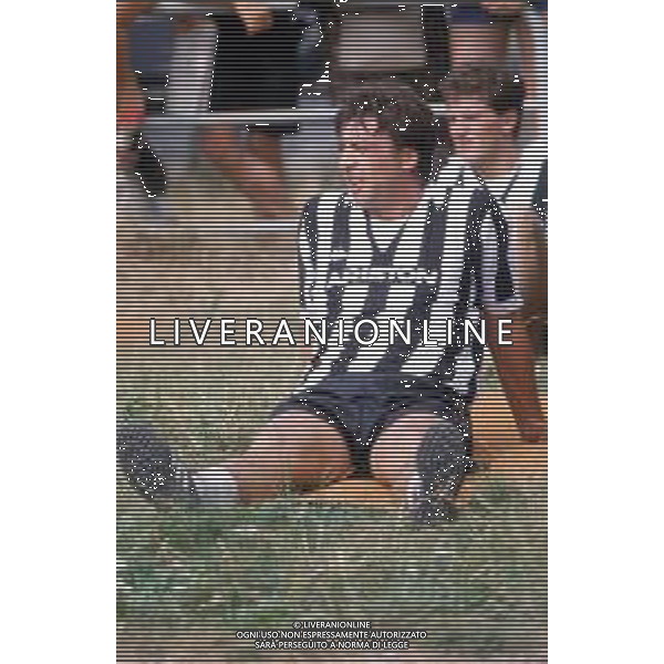 DIAP-RETROSPETTIVA DOMENICO PENZO CALCIATORE NELLA FOTO DOMENICO PENZO CON LA MAGLIA DELLA JUVENTUS CALCIO AG ALDO LIVERANI SAS