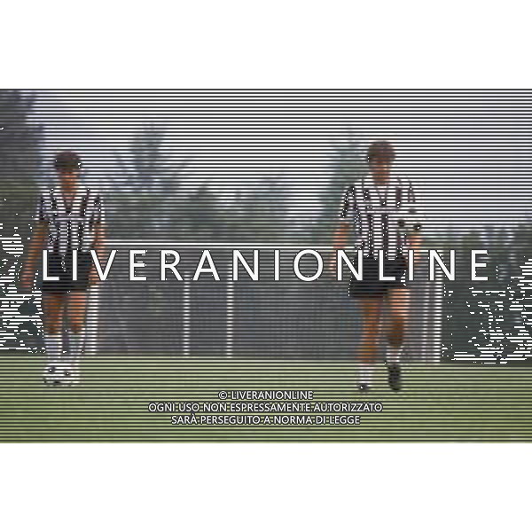 DIAP-RETROSPETTIVA DOMENICO PENZO CALCIATORE NELLA FOTO DOMENICO PENZO CON LA MAGLIA DELLA JUVENTUS CALCIO E NICOLA CARICOLA AG ALDO LIVERANI SAS