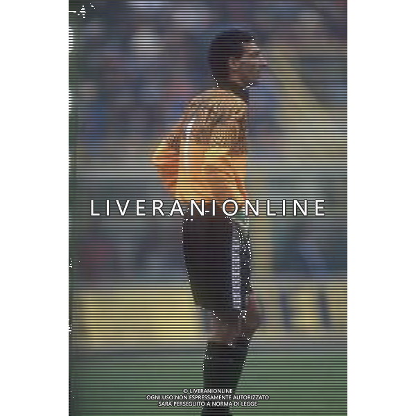 DIAP-RETROSPETTIVA NELLO CUSIN CALCIATORE NELLA FOTO NELLO CUSIN CON LA MAGLIA DEL BOLOGNA CALCIO AG ALDO LIVERANI SAS