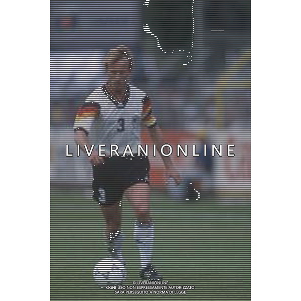 DIAP-RETROSPETTIVA ANDREAS BREHME CALCIATORE NELLA FOTO ANDREAS BREHME CON LA MAGLIA DELLA NAZIONALE TEDESCA AGLI EUROPEI 1992 AG ALDO LIVERANI SAS
