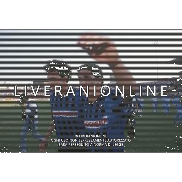 DIAP-RETROSPETTIVA LAMBERTO PIOVANELLI CALCIATORE NELLA FOTO LAMBERTO PIOVANELLI CON LA MAGLIA DEL PISA CALCIO NELL\'ANNO 1991 CON DIEGO SIMEONE AG ALDO LIVERANI SAS