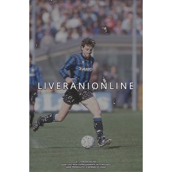 DIAP-RETROSPETTIVA LAMBERTO PIOVANELLI CALCIATORE NELLA FOTO LAMBERTO PIOVANELLI CON LA MAGLIA DELL\'ATALANTA CALCIO AG ALDO LIVERANI SAS  