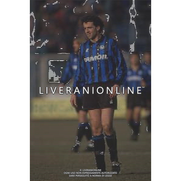 DIAP-RETROSPETTIVA LAMBERTO PIOVANELLI CALCIATORE NELLA FOTO LAMBERTO PIOVANELLI CON LA MAGLIA DELL\'ATALANTA CALCIO AG ALDO LIVERANI SAS 