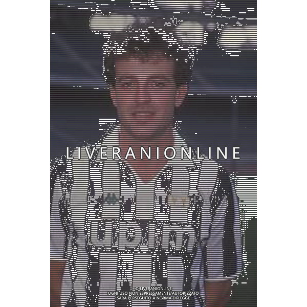 DIAP-RETROSPETTIVA LAMBERTO PIOVANELLI CALCIATORE NELLA FOTO LAMBERTO PIOVANELLI CON LA MAGLIA DELLA JUVENTUS AG ALDO LIVERANI SAS  