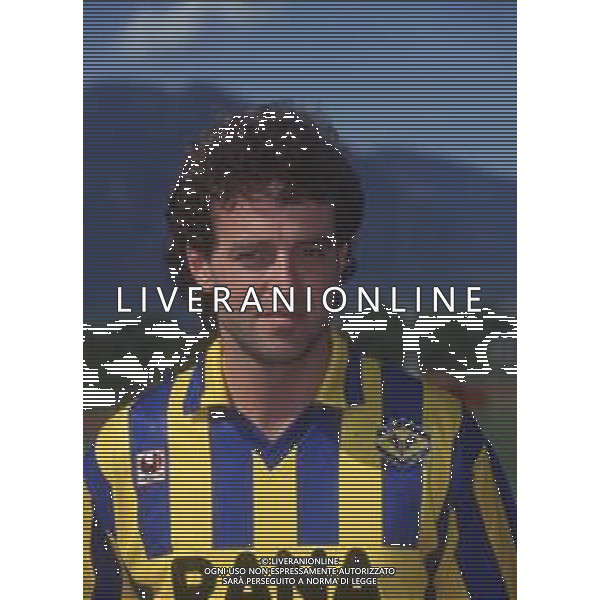 DIAP-RETROSPETTIVA LAMBERTO PIOVANELLI CALCIATORE NELLA FOTO LAMBERTO PIOVANELLI CON LA MAGLIA DEL VERONA CALCIO AG ALDO LIVERANI SAS 