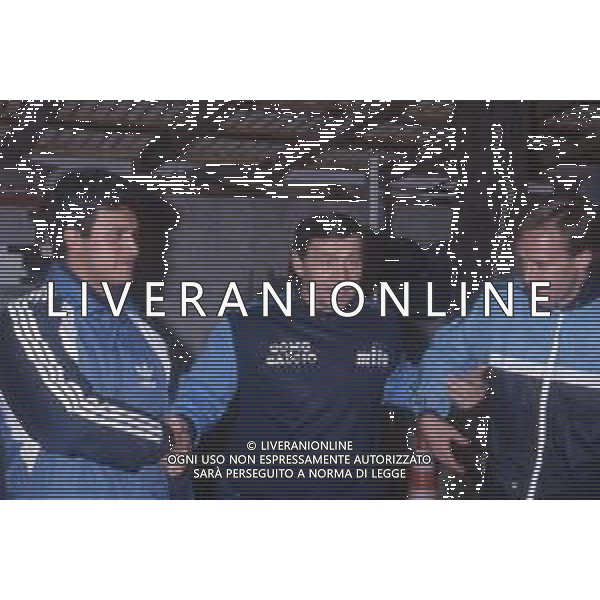 DIAP-RETROSPETTIVA TARCISIO BURGNICH ALLENATORE E CALCIATORE NELLA FOTO TARCISIO BURGNICH ALLENATORE COMO CALCIO NELL\'ANNO 1987-88 CON CLAUDIO BORGHI E DAN CORNELIUSSON AG ALDO LIVERANI SAS 