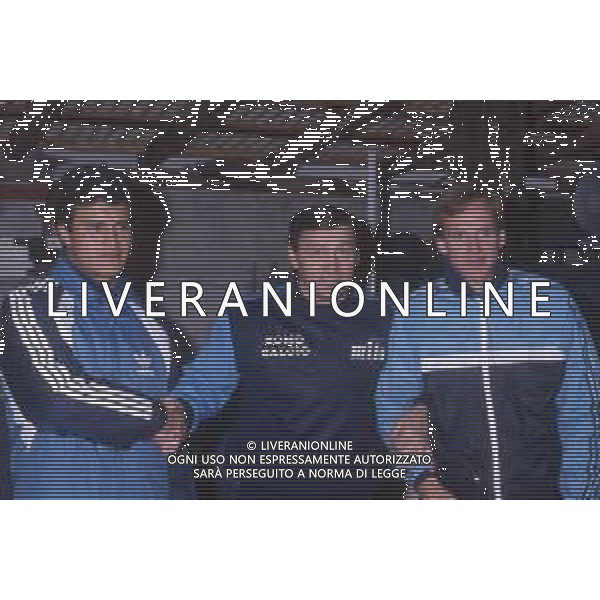 DIAP-RETROSPETTIVA TARCISIO BURGNICH ALLENATORE E CALCIATORE NELLA FOTO TARCISIO BURGNICH ALLENATORE COMO CALCIO NELL\'ANNO 1987-88 CON CLAUDIO BORGHI E DAN CORNELIUSSON AG ALDO LIVERANI SAS 