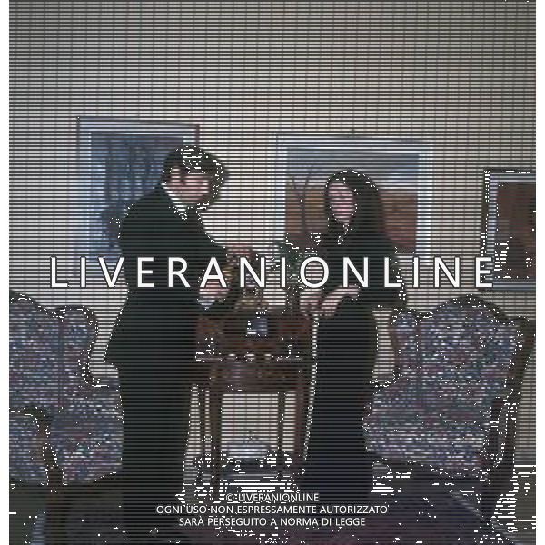 COL-RETROSPETTIVA TARCISIO BURGNICH ALLENATORE E CALCIATORE NELLA FOTO TARCISIO BURGNICH A MILANO NELL\'ANNO 1970 CON LA FAMIGLIA AG ALDO LIVERANI SAS