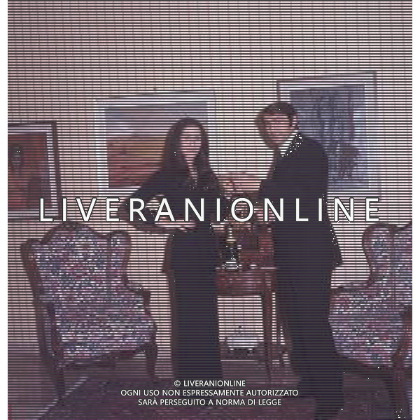 COL-RETROSPETTIVA TARCISIO BURGNICH ALLENATORE E CALCIATORE NELLA FOTO TARCISIO BURGNICH A MILANO NELL\'ANNO 1970 CON LA FAMIGLIA AG ALDO LIVERANI SAS