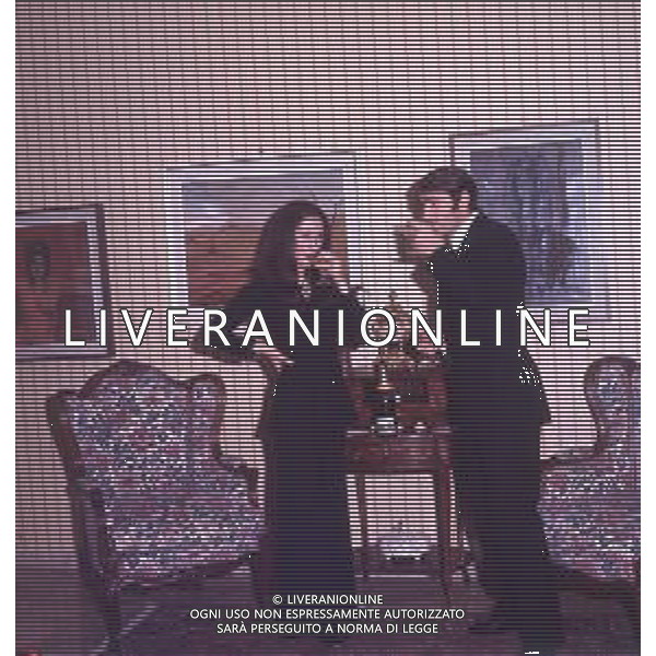 COL-RETROSPETTIVA TARCISIO BURGNICH ALLENATORE E CALCIATORE NELLA FOTO TARCISIO BURGNICH A MILANO NELL\'ANNO 1970 CON LA FAMIGLIA AG ALDO LIVERANI SAS