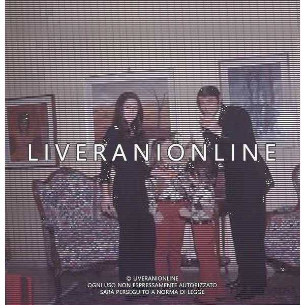 COL-RETROSPETTIVA TARCISIO BURGNICH ALLENATORE E CALCIATORE NELLA FOTO TARCISIO BURGNICH A MILANO NELL\'ANNO 1970 CON LA FAMIGLIA AG ALDO LIVERANI SAS