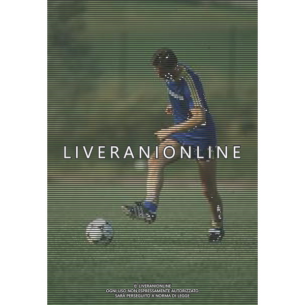 DIAP-RETROSPETTIVA WLADYSLAW ZMUDA CALCIATORE NELLA FOTO WLADYSLAW ZMUDA CON LA MAGLIA DELVERONA CALCIO FOTO MASSIMI BIANCHI-AG ALDO LIVERANI SAS