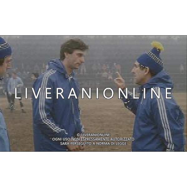 DIAP-RETROSPETTIVA WLADYSLAW ZMUDA CALCIATORE NELLA FOTO WLADYSLAW ZMUDA CON LA MAGLIA DELVERONA CALCIO C E OSVALDO BAGNOLI FOTO MASSIMI BIANCHI-AG ALDO LIVERANI SAS