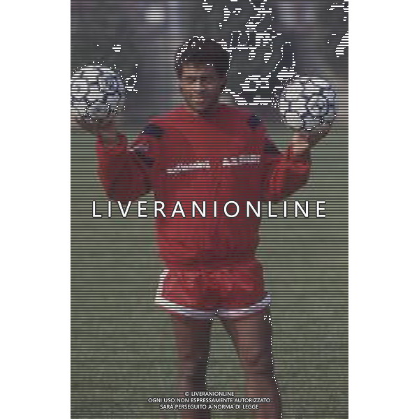 DIAP-RETROSPETTIVA JOAO PAULO CALCIATORE NELLA FOTO JOAO PAULO CON LA MAGLIA DEL BARI CALCIO AG ALDO LIVERANI SAS
