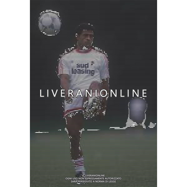 DIAP-RETROSPETTIVA JOAO PAULO CALCIATORE NELLA FOTO JOAO PAULO CON LA MAGLIA DEL BARI CALCIO AG ALDO LIVERANI SAS