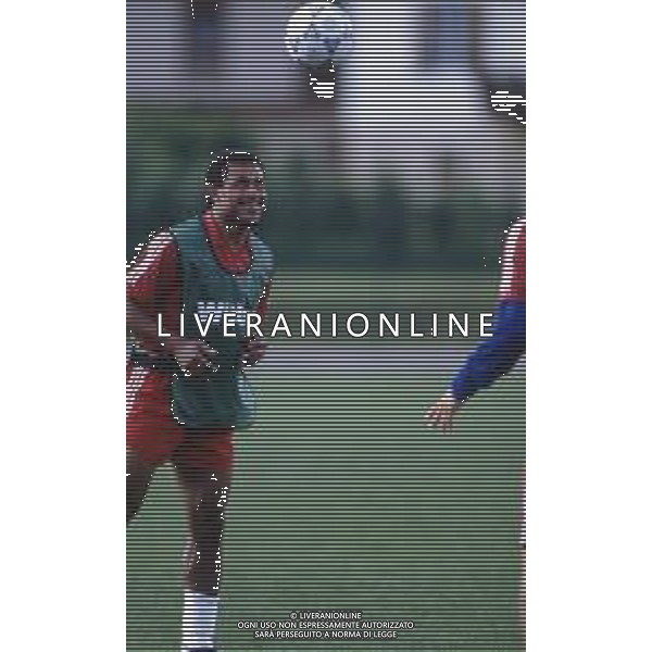 DIAP-RETROSPETTIVA JOAO PAULO CALCIATORE NELLA FOTO JOAO PAULO CON LA MAGLIA DEL BARI CALCIO AG ALDO LIVERANI SAS