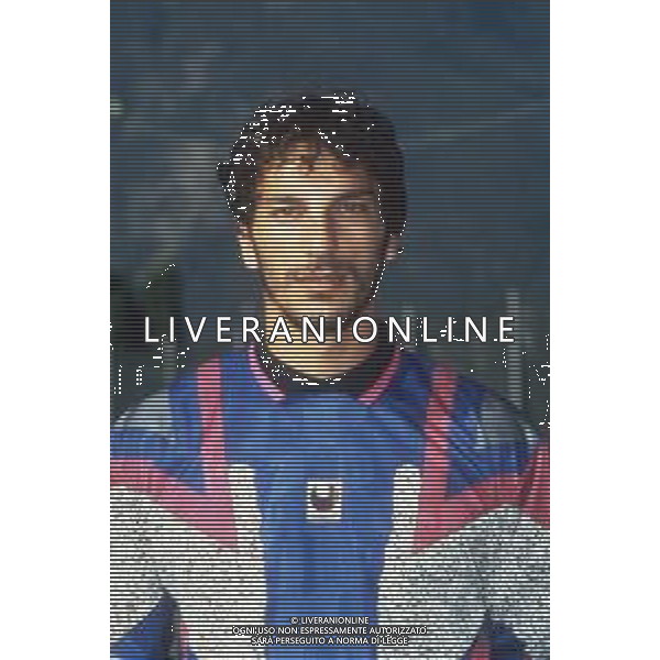 DIAP-RETROSPETTIVA FRANCESCO MANCINI CALCIATORE NELLA FOTO FRANCESCO MANCINI CON LA MAGLIA DEL BARI CALCIO AG ALDO LIVERANI SAS