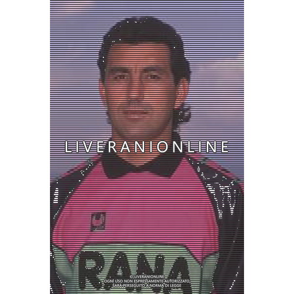 DIAP-RETROSPETTIVA ALESSANDRO ZANINELLI CALCIATORE NELLA FOTO ALESSANDRO ZANINELLI CON LA MAGLIA DEL VERONA CALCIO AG ALDO LIVERAANI SAS