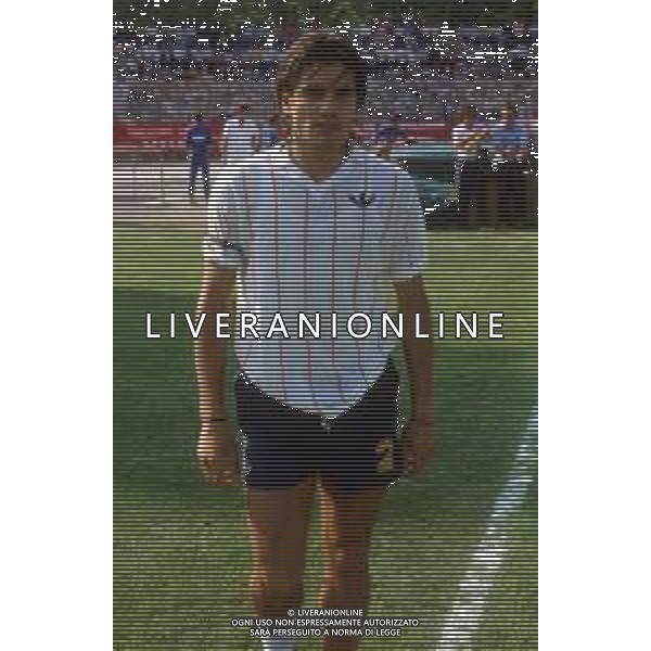 DIAP-RETROSPETTIVA RODOLFO VANOLI CALCIATORE NELLA FOTO RODOLFO VANOLI CON LA MAGLIA DEL LECCE CALCIO ANNO 1984-85 AG ALDO LIVERANI SAS 