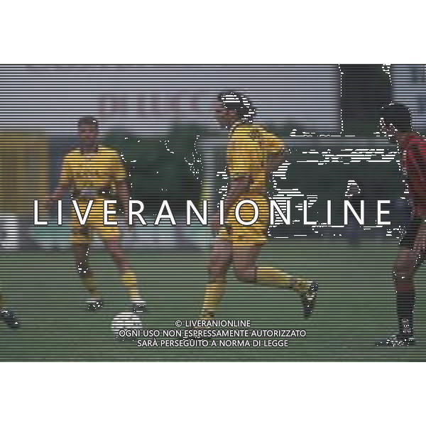 DIAP-RETROSPETTIVA PAOLO VANOLI CALCIATORE NELLA FOTO PAOLO VANOLI CON LA MAGLIA DEL VERONA CALCIO AG ALDO LIVERANI SAS