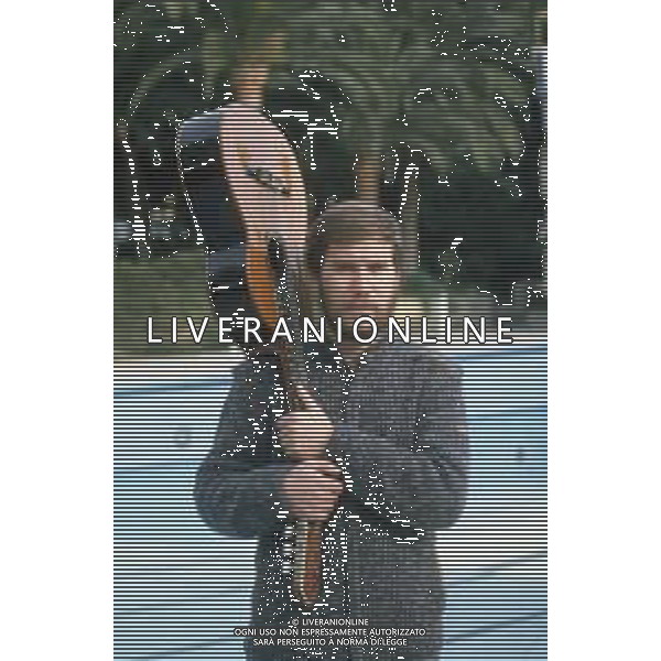 DIAP-RETROSPETTIVA GIUSEPPE CIONFOLI CANTANTE NELLA FOTO GIUSEPPE CIONFOLI A SANREMO NELL\'ANNO 1982 FOTO ENRICO LIVERANI-AG ALDO LIVERANI SAS
