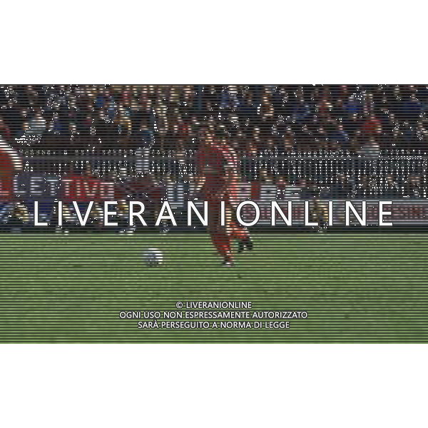DIAP-RETROSPETTIVA CLAUDIO BENCINA ATTORE NELLA FOTO CLAUDIO BENCINA CON LA MAGLIA DELLA CREMONESE CALCIO NELL\'ANNO 1985-86 AG ALDO LIVERANI SAS