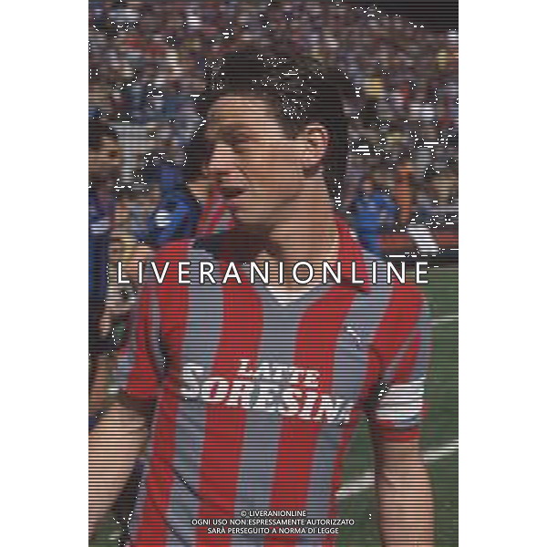 DIAP-RETROSPETTIVA CLAUDIO BENCINA ATTORE NELLA FOTO CLAUDIO BENCINA CON LA MAGLIA DELLA CREMONESE CALCIO NELL\'ANNO 1985-86 AG ALDO LIVERANI SAS
