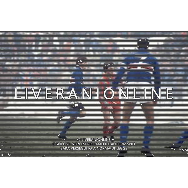 DIAP-RETROSPETTIVA CLAUDIO BENCINA ATTORE NELLA FOTO CLAUDIO BENCINA CON LA MAGLIA DELLA CREMONESE CALCIO NELL\'ANNO 1985-86 AG ALDO LIVERANI SAS