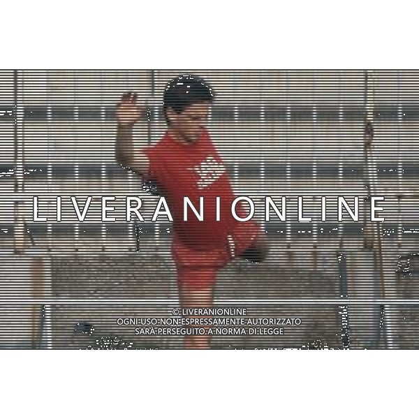 DIAP-RETROSPETTIVA CLAUDIO BENCINA ATTORE NELLA FOTO CLAUDIO BENCINA CON LA MAGLIA DELLA CREMONESE CALCIO NELL\'ANNO 1986-87 AG ALDO LIVERANI SAS