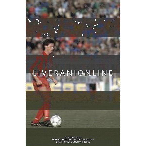 DIAP-RETROSPETTIVA CLAUDIO BENCINA ATTORE NELLA FOTO CLAUDIO BENCINA CON LA MAGLIA DELLA CREMONESE CALCIO NELL\'ANNO 1986-87 AG ALDO LIVERANI SAS