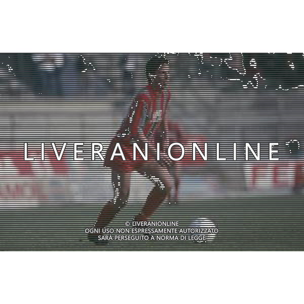 DIAP-RETROSPETTIVA CLAUDIO BENCINA ATTORE NELLA FOTO CLAUDIO BENCINA CON LA MAGLIA DELLA CREMONESE CALCIO NELL\'ANNO 1986-87 AG ALDO LIVERANI SAS