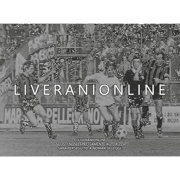 ST-RETROSPETTIVA CLAUDIO BENCINA ATTORE NELLA FOTO CLAUDIO BENCINA CON LA MAGLIA DEL VERONA CALCIO AG ALDO LIVERANI SAS 