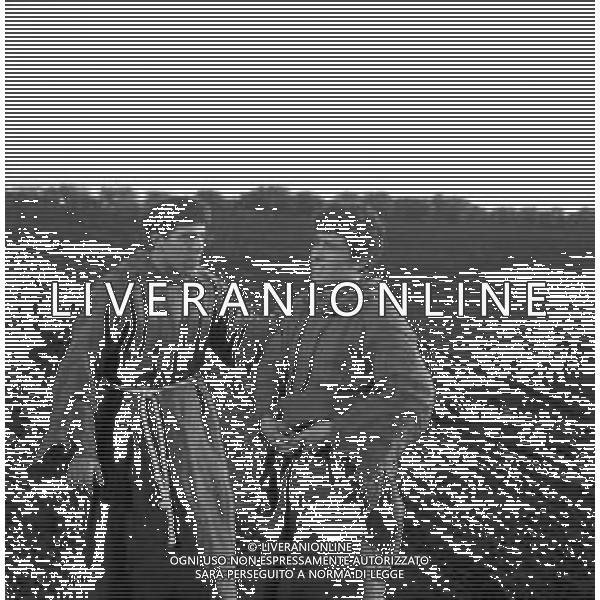 NEG-RETROSPETTIVA NINETTO DAVOLI ATTORE NELLA FOTO SUL SET DURANTE LE RIPRESE DEL FILM \'UCCELLACCI E UCCELLINI\' DIRETTO DA PIER PAOLO PASOLINI A ROMA DICEMBRE 1965 ¬©Archivio Giovanni Liverani/AG ALDO LIVERANI SAS