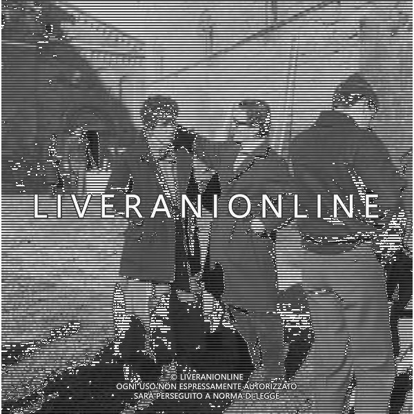 NEG-RETROSPETTIVA PIER PAOLO PASOLINI REGISTA NELLA FOTO SUL SET DURANTE LE RIPRESE DEL FILM \'UCCELLACCI E UCCELLINI\' CON NINETTO DAVOLI A ROMA DICEMBRE 1965 ©Archivio Giovanni Liverani/AG ALDO LIVERANI SAS
