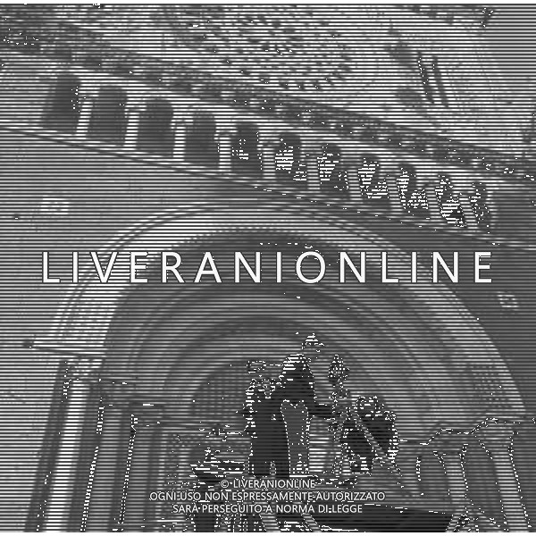 NEG-RETROSPETTIVA PIER PAOLO PASOLINI REGISTA NELLA FOTO SUL SET DURANTE LE RIPRESE DEL FILM \'UCCELLACCI E UCCELLINI\' A ROMA DICEMBRE 1965 ©Archivio Giovanni Liverani/AG ALDO LIVERANI SAS
