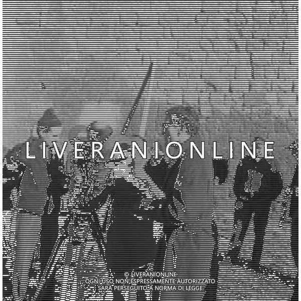 NEG-RETROSPETTIVA PIER PAOLO PASOLINI REGISTA NELLA FOTO SUL SET DURANTE LE RIPRESE DEL FILM \'UCCELLACCI E UCCELLINI\' A ROMA DICEMBRE 1965 ©Archivio Giovanni Liverani/AG ALDO LIVERANI SAS