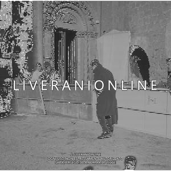 NEG-RETROSPETTIVA PIER PAOLO PASOLINI REGISTA NELLA FOTO SUL SET DURANTE LE RIPRESE DEL FILM \'UCCELLACCI E UCCELLINI\' A ROMA DICEMBRE 1965 ©Archivio Giovanni Liverani/AG ALDO LIVERANI SAS