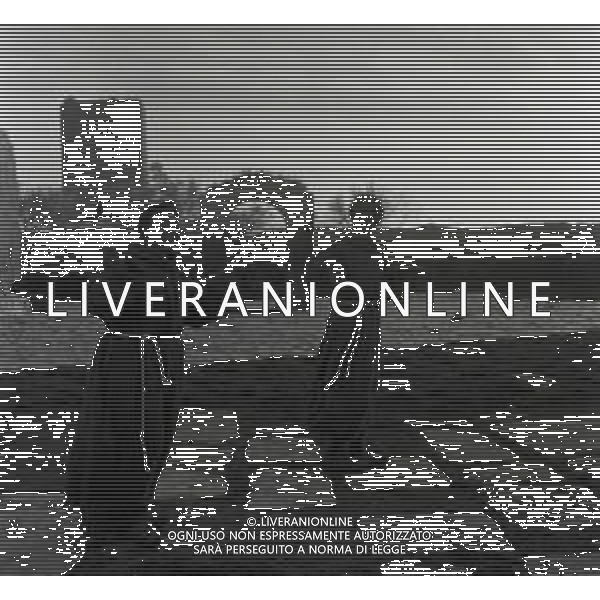NEG-RETROSPETTIVA ANTONIO DE CURTIS IN ARTE TOTO\' NELLA FOTO ANTONIO DE CURTIS IN ARTE TOTO\' Uccellacci e uccellini è un film del 1966 diretto da Pier Paolo Pasolini, interpretato da Totò e Ninetto Davoli e prodotto da Alfredo Bini, AG ALDO LIVERANI SAS