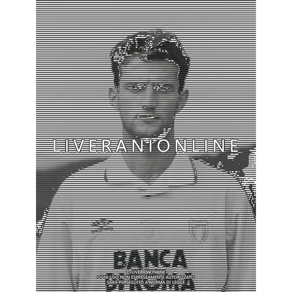 NEG-RETROSPETTIVA GIUSEPPE FAVALLI CALCIATORE NELLA FOTO GIUSEPPE FAVALLI CON LA MAGLIA DELLA LAZIO CALCIO AG ALDO LIVERANI SAS