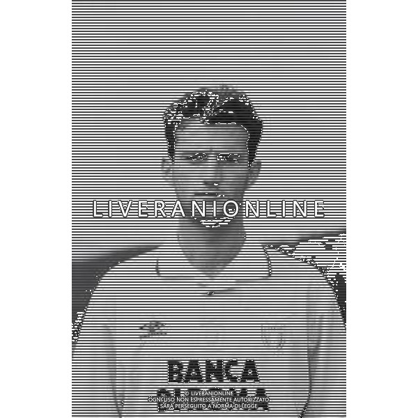 NEG-RETROSPETTIVA GIUSEPPE FAVALLI CALCIATORE NELLA FOTO GIUSEPPE FAVALLI CON LA MAGLIA DELLA LAZIO CALCIO AG ALDO LIVERANI SAS