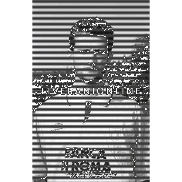 NEG-RETROSPETTIVA GIUSEPPE FAVALLI CALCIATORE NELLA FOTO GIUSEPPE FAVALLI CON LA MAGLIA DELLA LAZIO CALCIO AG ALDO LIVERANI SAS