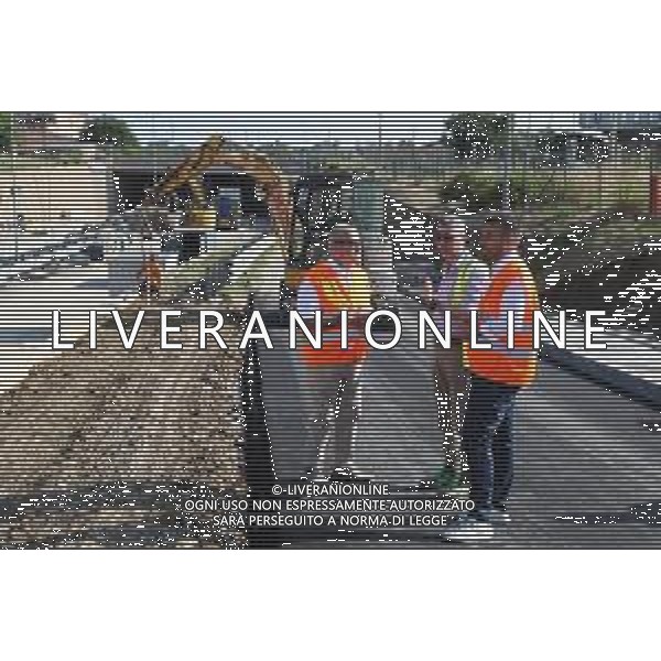 IMOLA 27 06 2025 il Sindaco Marco Panieri, l\'Assessore ai Lavori Pubblici Pierangelo Raffini e i tecnici di Area Blu preposti VISITANO IL CANTIERE DELL\'ASSE ATTREZZATO SVINCOLO D\'ACQUISTO RESPIGHI(BRETELLA) NELLA FOTO DA DESTRA SINDACO DI IMOLA MARCO PANIERI,RESP TECNICO DEL CANTIERE E PIERANGELO RAFFINI ASSESSORE LAVORI PUBBLICI FOTO GIANNI SANNA-AG ALDO LIVERANI SAS