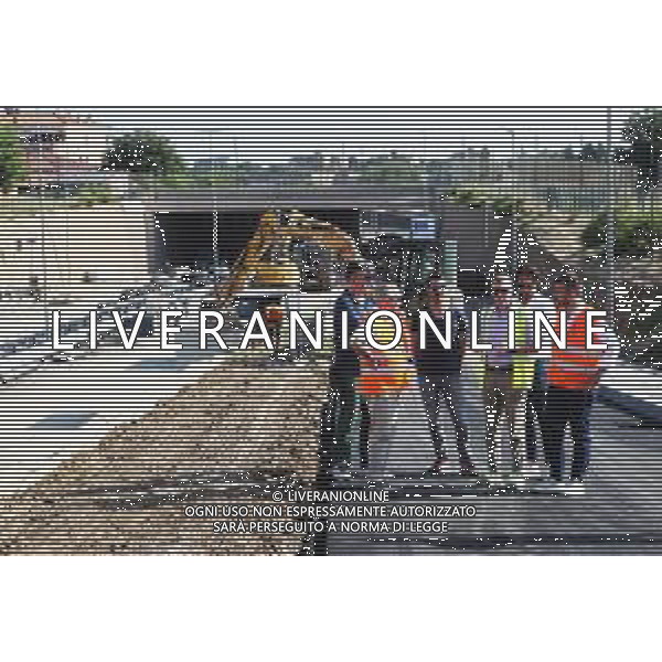 IMOLA 27 06 2025 il Sindaco Marco Panieri, l\'Assessore ai Lavori Pubblici Pierangelo Raffini e i tecnici di Area Blu preposti VISITANO IL CANTIERE DELL\'ASSE ATTREZZATO SVINCOLO D\'ACQUISTO RESPIGHI(BRETELLA) NELLA FOTO DA DESTRA SINDACO DI IMOLA MARCO PANIERI,RESP TECNICO DEL CANTIERE PIERANGELO RAFFINI ASSESSORE LAVORI PUBBLICI,EMANUELE ROCCHI DIRETTORE GENERALE ARE BLU FOTO GIANNI SANNA-AG ALDO LIVERANI SAS