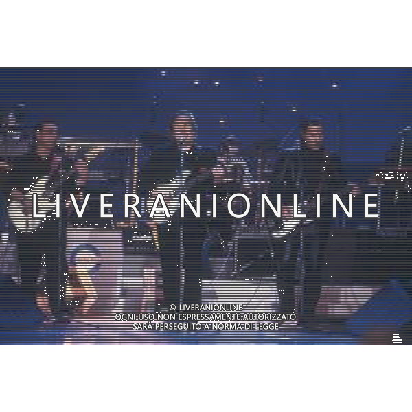 DIAP-RETROSPETTIVA COMPLESSO MUSICALE DIK DIK NELLA FOTO IL COMPLESSO MUSICALE DEI DIK DIK OSPITI DELLA TRASMISSIONE TELEVISIVA “UNA ROTONDA SUL MARE “ ANNO 1990 AG ALDO LIVERANI SAS